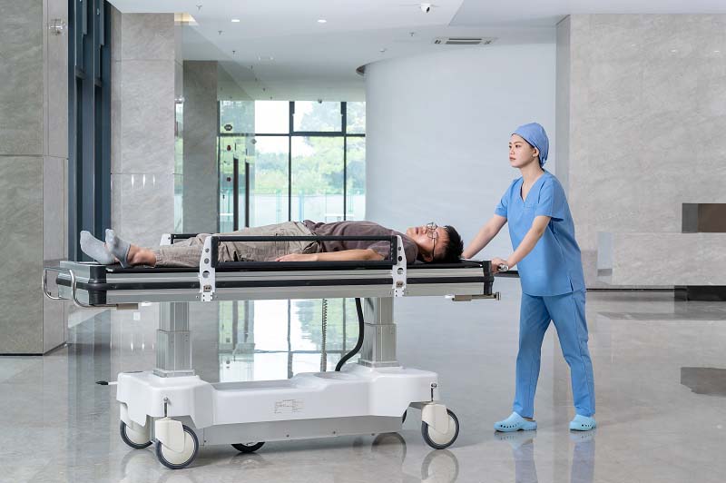 Como escolher o carrinho/cama elétrica para transferência de pacientes?